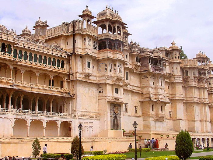 Udaipur Forts & Temple Tour Udaipur Forts & Temple Tour